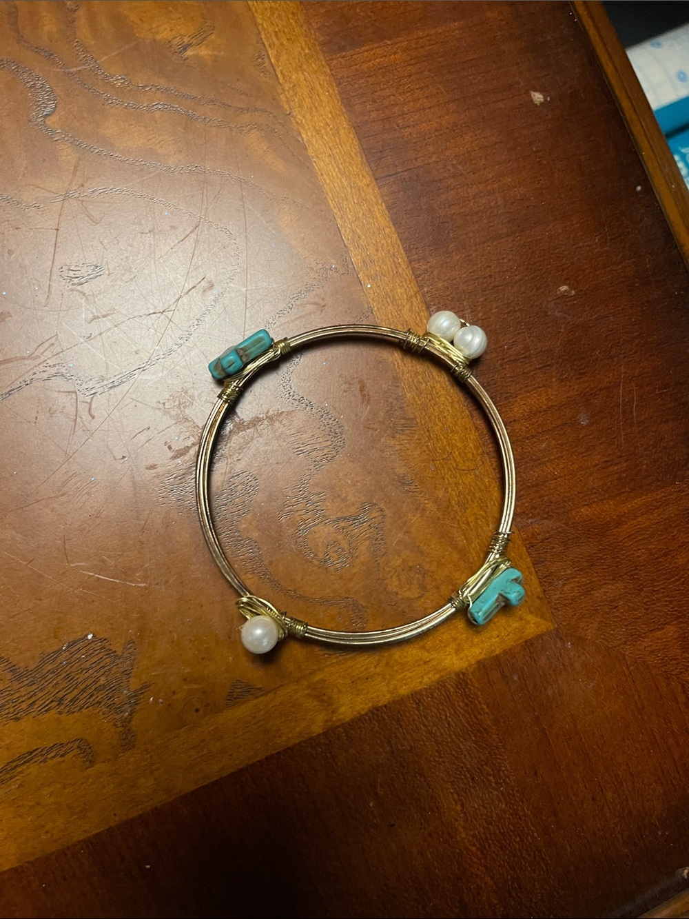 Faux pearl/touqoise wired bracelet